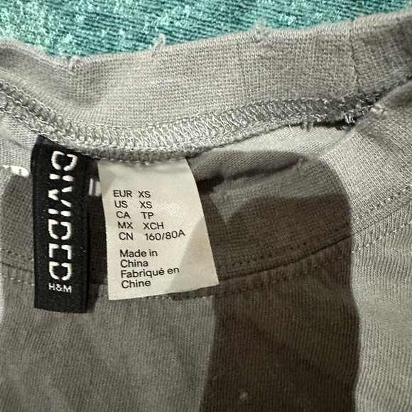 H&M Kids Gray Graphic Tee - Picture 3 of 4